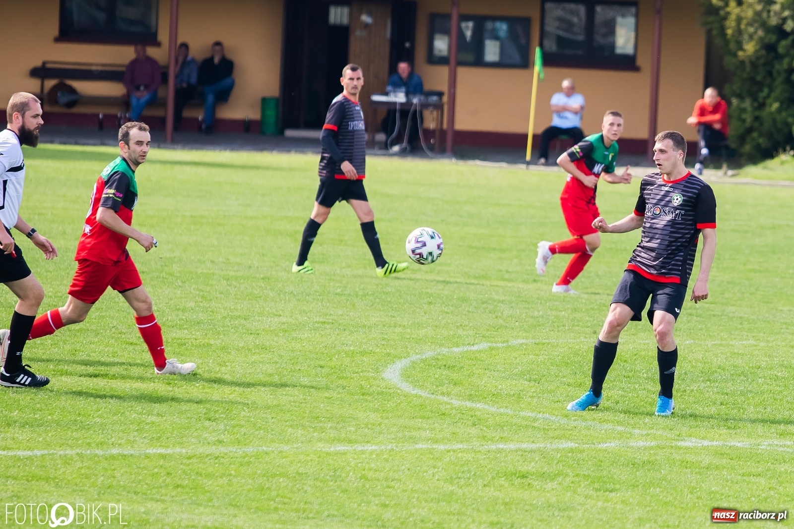 Zdjęcie w galerii na portalu naszraciborz.pl: Chwałowice na kolanach. Tworków goni czołówkę [FOTO] wiadomości z regionu