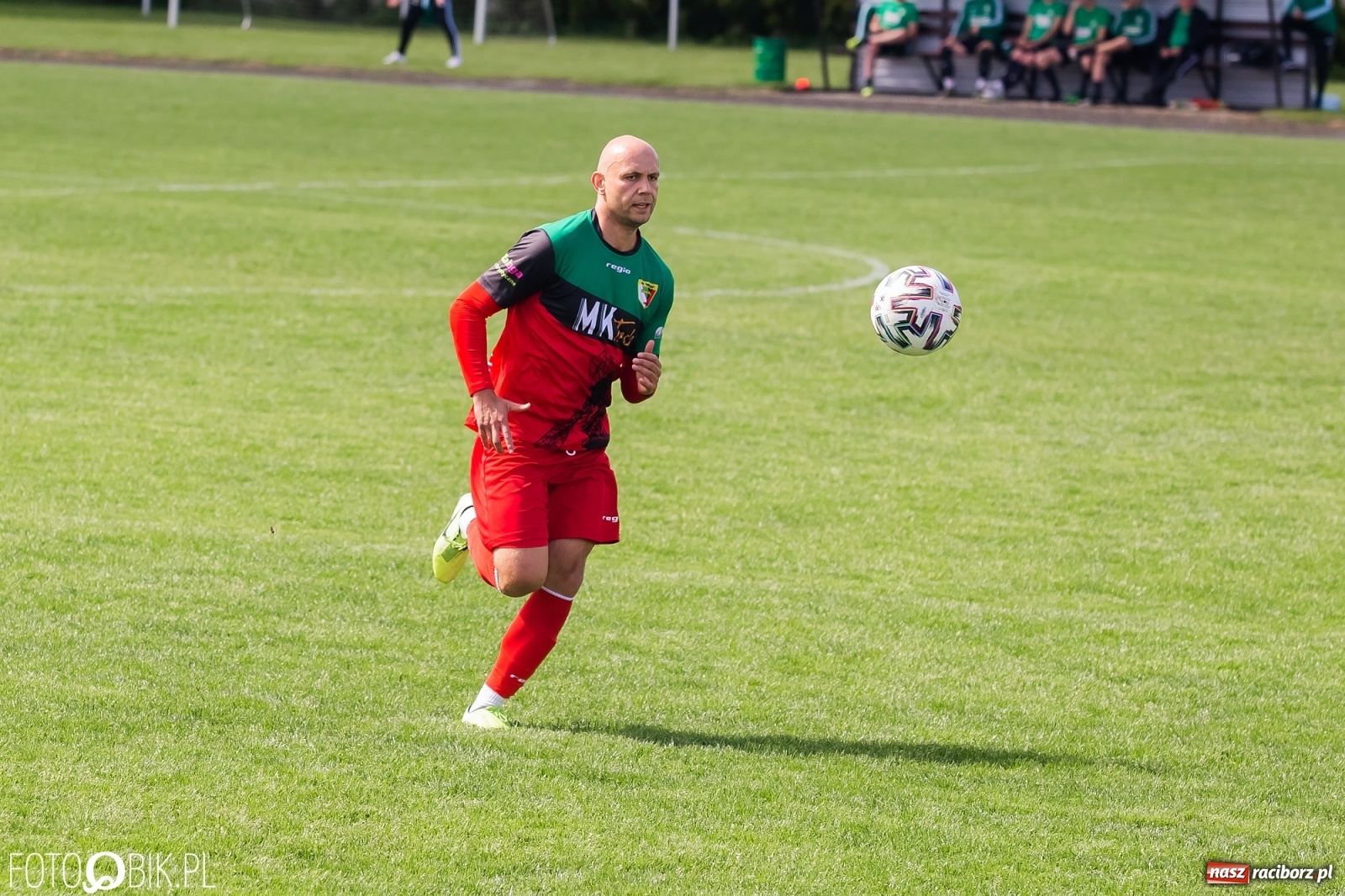 Zdjęcie w galerii na portalu naszraciborz.pl: Chwałowice na kolanach. Tworków goni czołówkę [FOTO] wiadomości z regionu