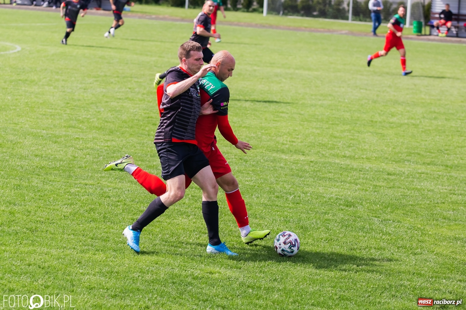 Zdjęcie w galerii na portalu naszraciborz.pl: Chwałowice na kolanach. Tworków goni czołówkę [FOTO] wiadomości z regionu