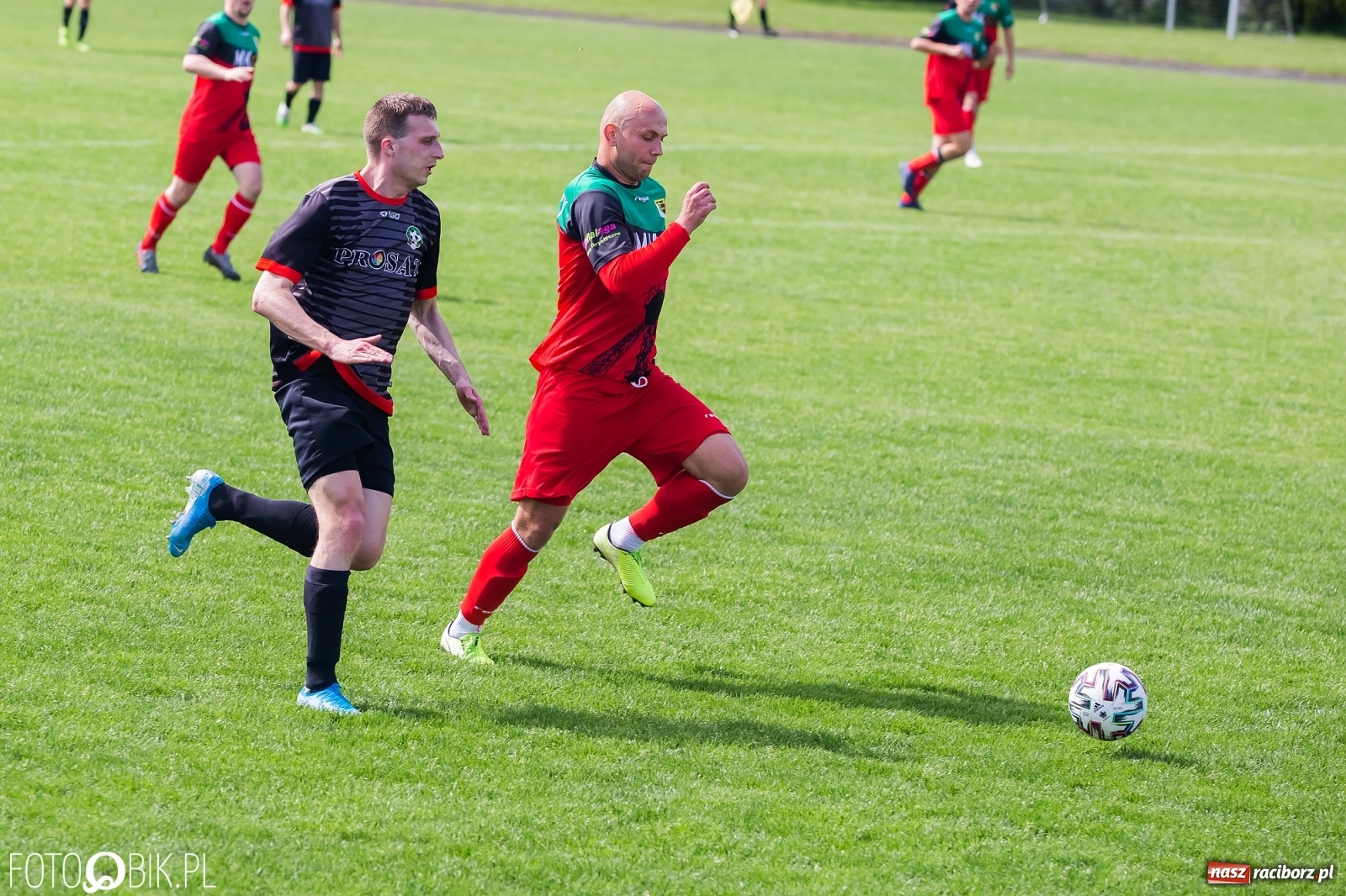 Zdjęcie w galerii na portalu naszraciborz.pl: Chwałowice na kolanach. Tworków goni czołówkę [FOTO] wiadomości z regionu