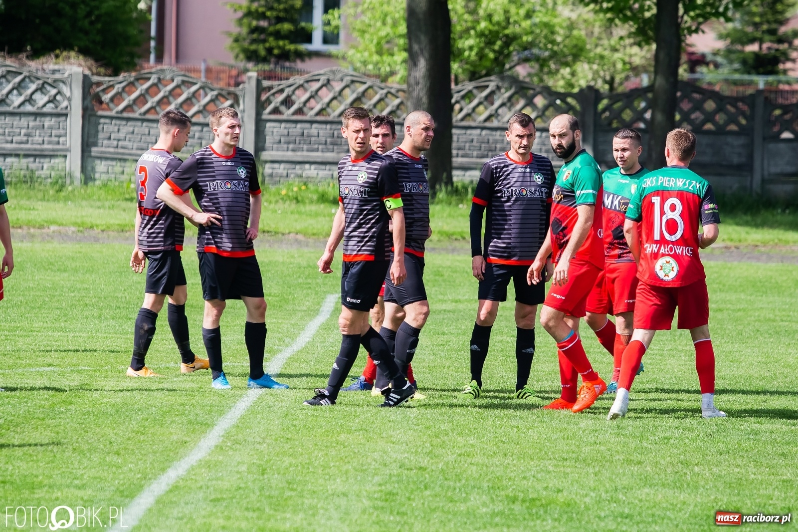 Zdjęcie w galerii na portalu naszraciborz.pl: Chwałowice na kolanach. Tworków goni czołówkę [FOTO] wiadomości z regionu