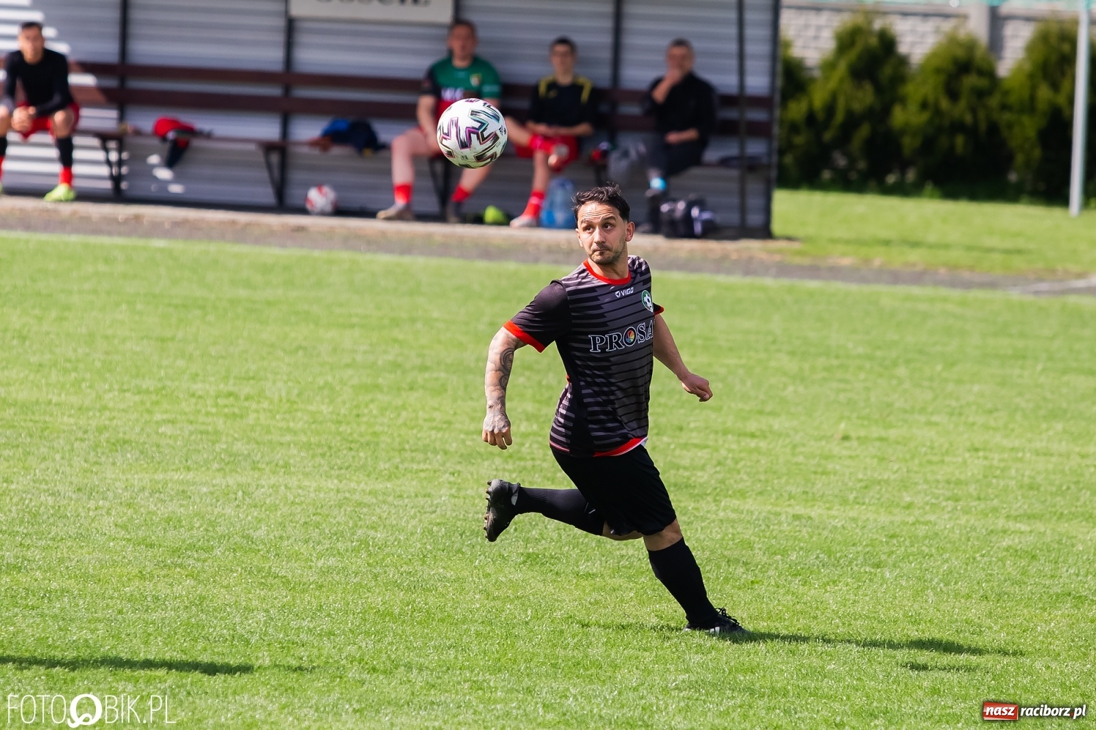 Zdjęcie w galerii na portalu naszraciborz.pl: Chwałowice na kolanach. Tworków goni czołówkę [FOTO] wiadomości z regionu