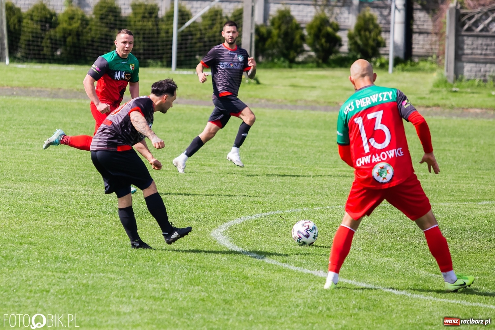 Zdjęcie w galerii na portalu naszraciborz.pl: Chwałowice na kolanach. Tworków goni czołówkę [FOTO] wiadomości z regionu