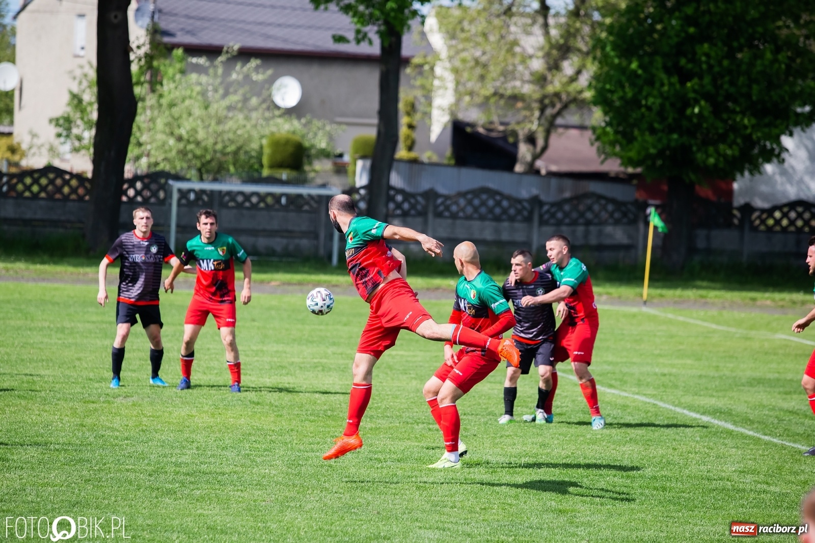 Zdjęcie w galerii na portalu naszraciborz.pl: Chwałowice na kolanach. Tworków goni czołówkę [FOTO] wiadomości z regionu