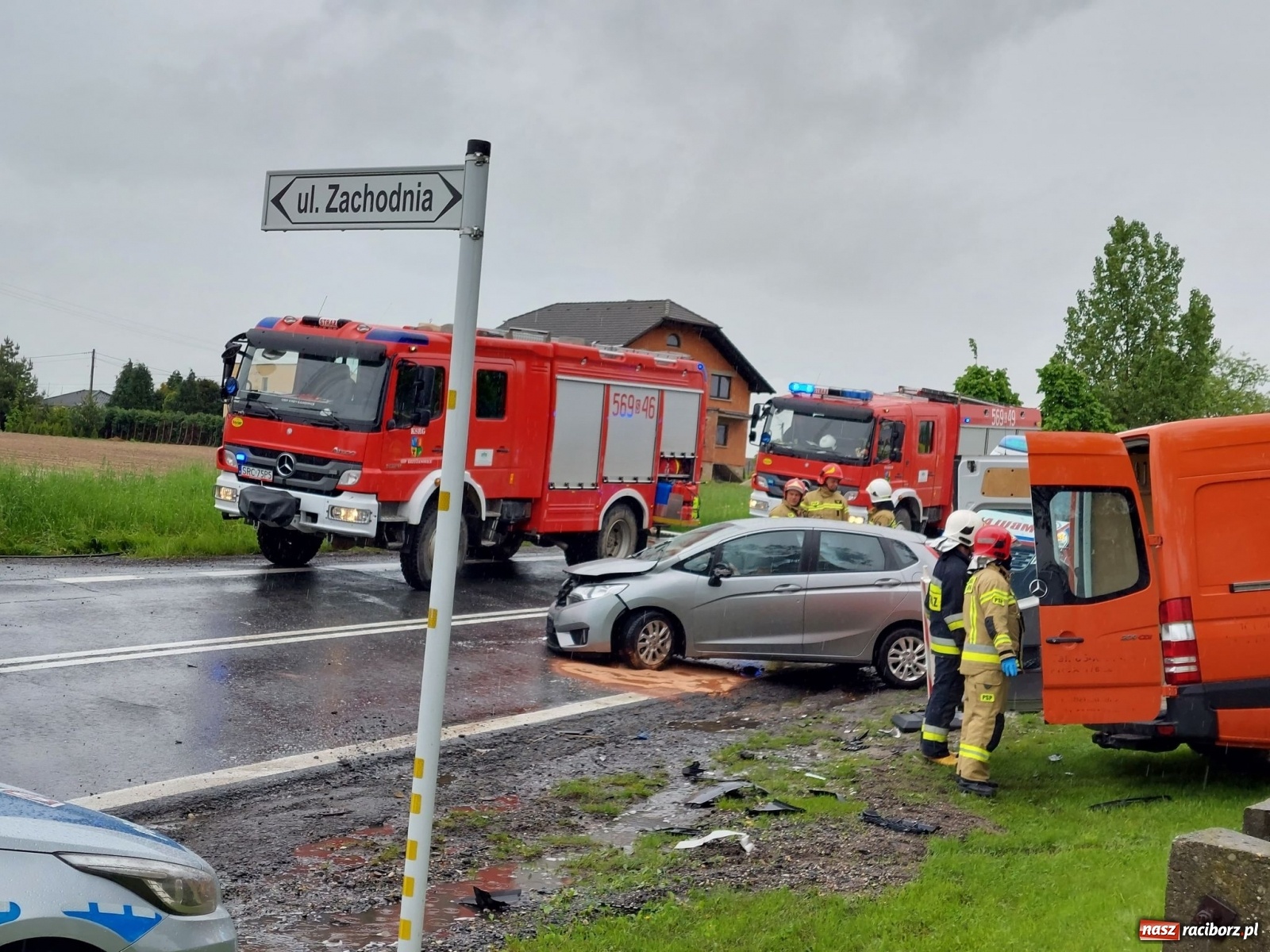 Zdjęcie w galerii na portalu naszraciborz.pl: Zderzenie dwóch busów i osobówki w Tworkowie wiadomości z regionu