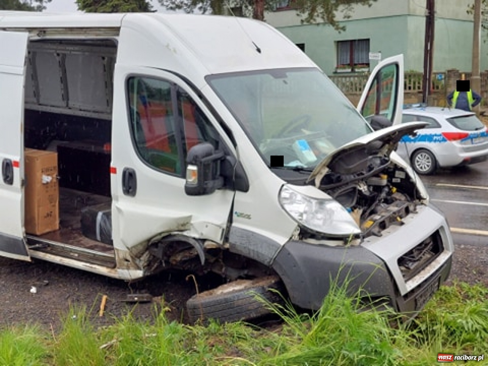 Zdjęcie w galerii na portalu naszraciborz.pl: Zderzenie dwóch busów i osobówki w Tworkowie wiadomości z regionu