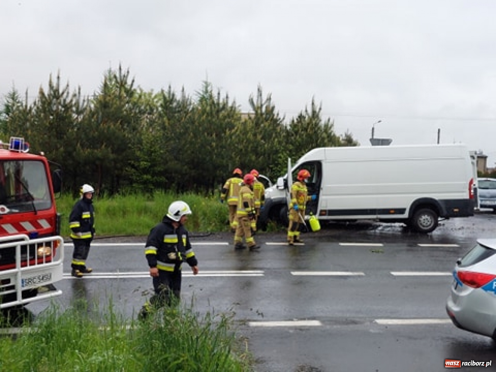 Zdjęcie w galerii na portalu naszraciborz.pl: Zderzenie dwóch busów i osobówki w Tworkowie wiadomości z regionu