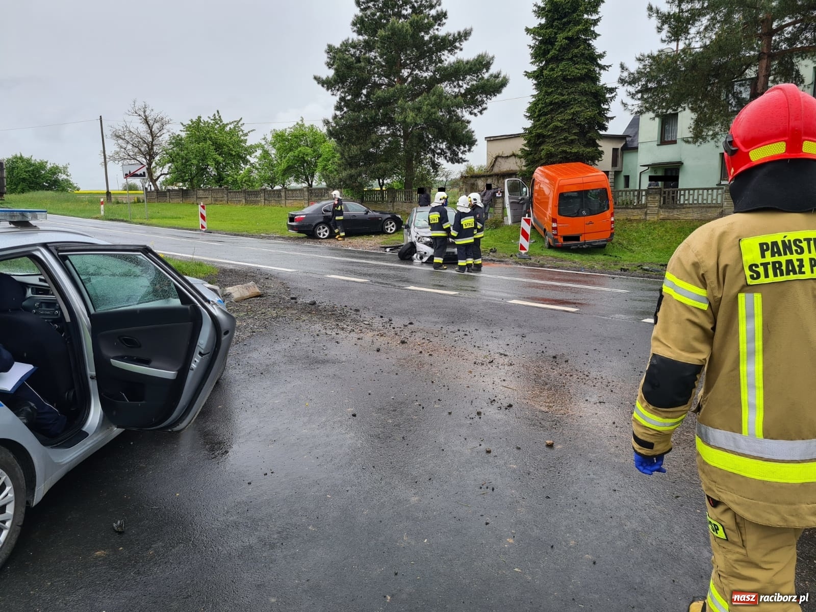 Zdjęcie w galerii na portalu naszraciborz.pl: Zderzenie dwóch busów i osobówki w Tworkowie wiadomości z regionu