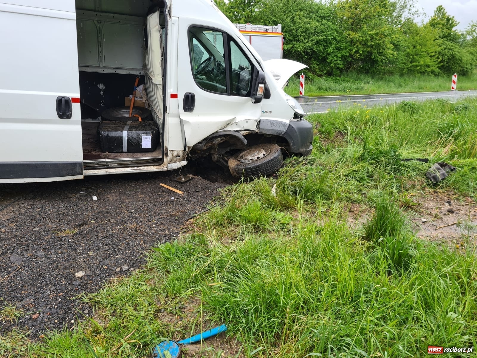 Zdjęcie w galerii na portalu naszraciborz.pl: Zderzenie dwóch busów i osobówki w Tworkowie wiadomości z regionu