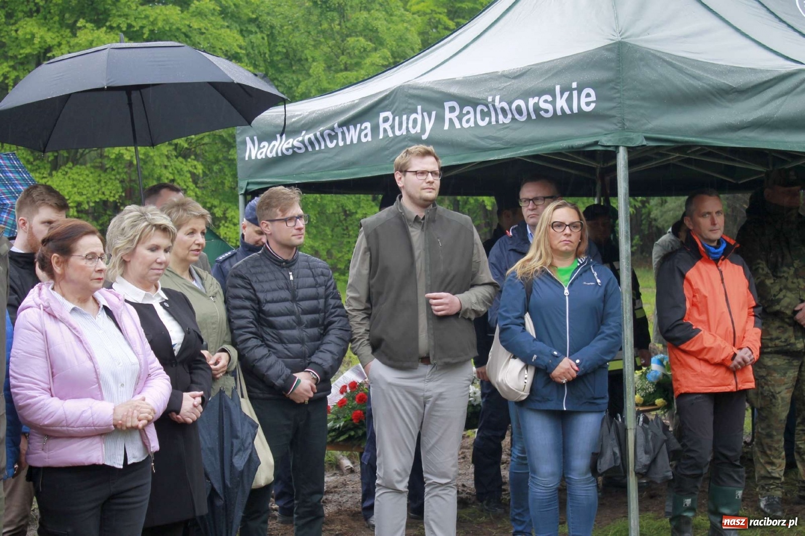 Zdjęcie w galerii na portalu naszraciborz.pl: Dąb Papieski ku pamięci, drzewa dla kolejnych pokoleń wiadomości z regionu