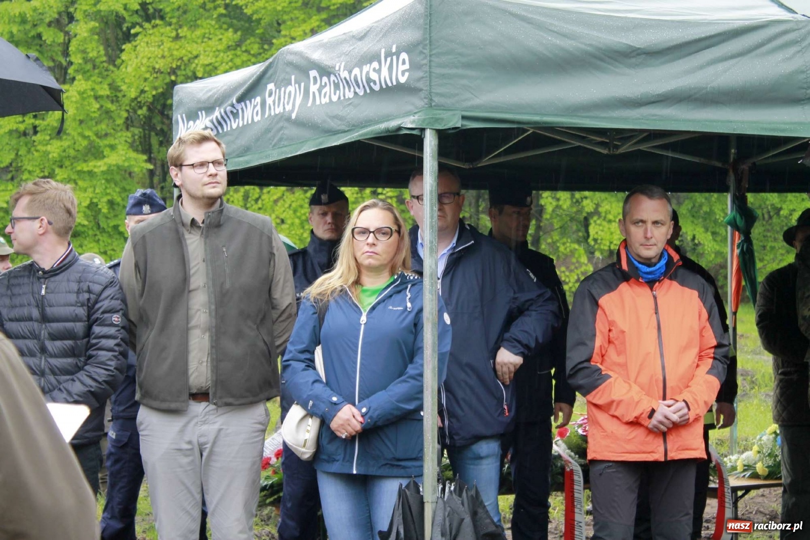 Zdjęcie w galerii na portalu naszraciborz.pl: Dąb Papieski ku pamięci, drzewa dla kolejnych pokoleń wiadomości z regionu