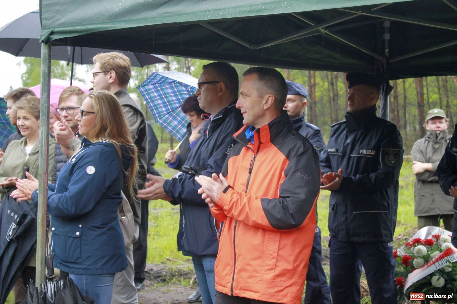 Zdjęcie w galerii na portalu naszraciborz.pl: Dąb Papieski ku pamięci, drzewa dla kolejnych pokoleń wiadomości z regionu