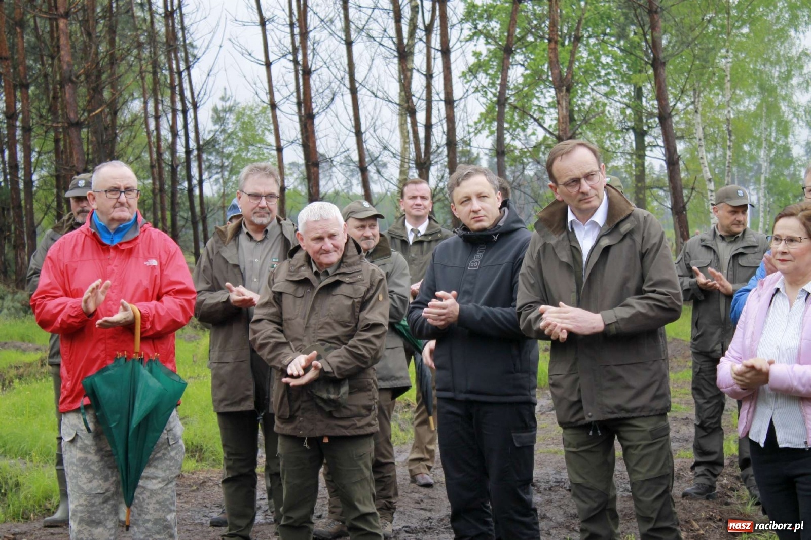 Zdjęcie w galerii na portalu naszraciborz.pl: Dąb Papieski ku pamięci, drzewa dla kolejnych pokoleń wiadomości z regionu