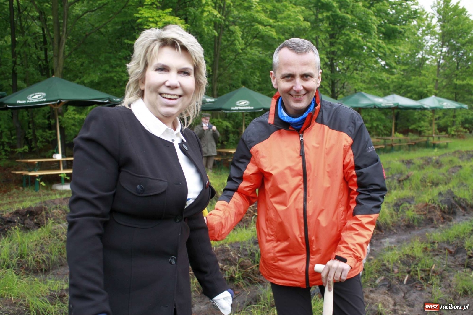 Zdjęcie w galerii na portalu naszraciborz.pl: Dąb Papieski ku pamięci, drzewa dla kolejnych pokoleń wiadomości z regionu