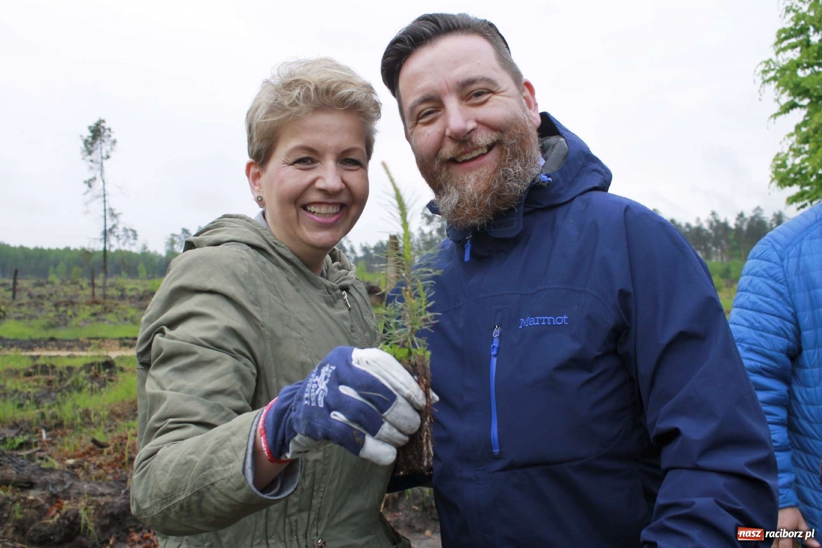 Zdjęcie w galerii na portalu naszraciborz.pl: Dąb Papieski ku pamięci, drzewa dla kolejnych pokoleń wiadomości z regionu
