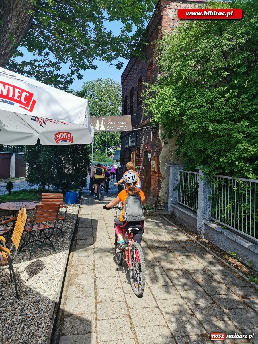 Zdjęcie w galerii na portalu naszraciborz.pl: Miłośnicy książek rozpoczęli sezon rowerowy! wiadomości z regionu