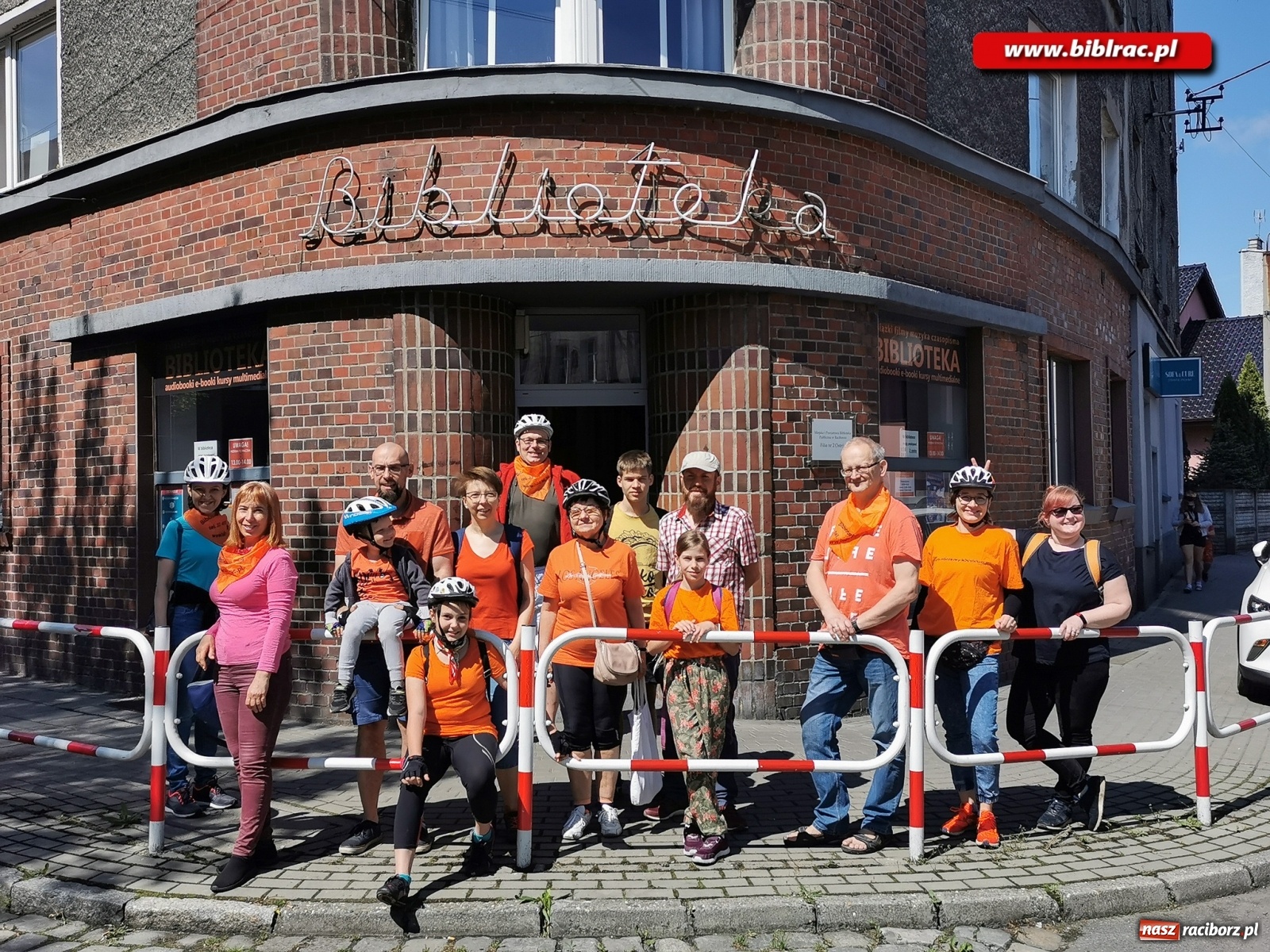 Zdjęcie w galerii na portalu naszraciborz.pl: Miłośnicy książek rozpoczęli sezon rowerowy! wiadomości z regionu
