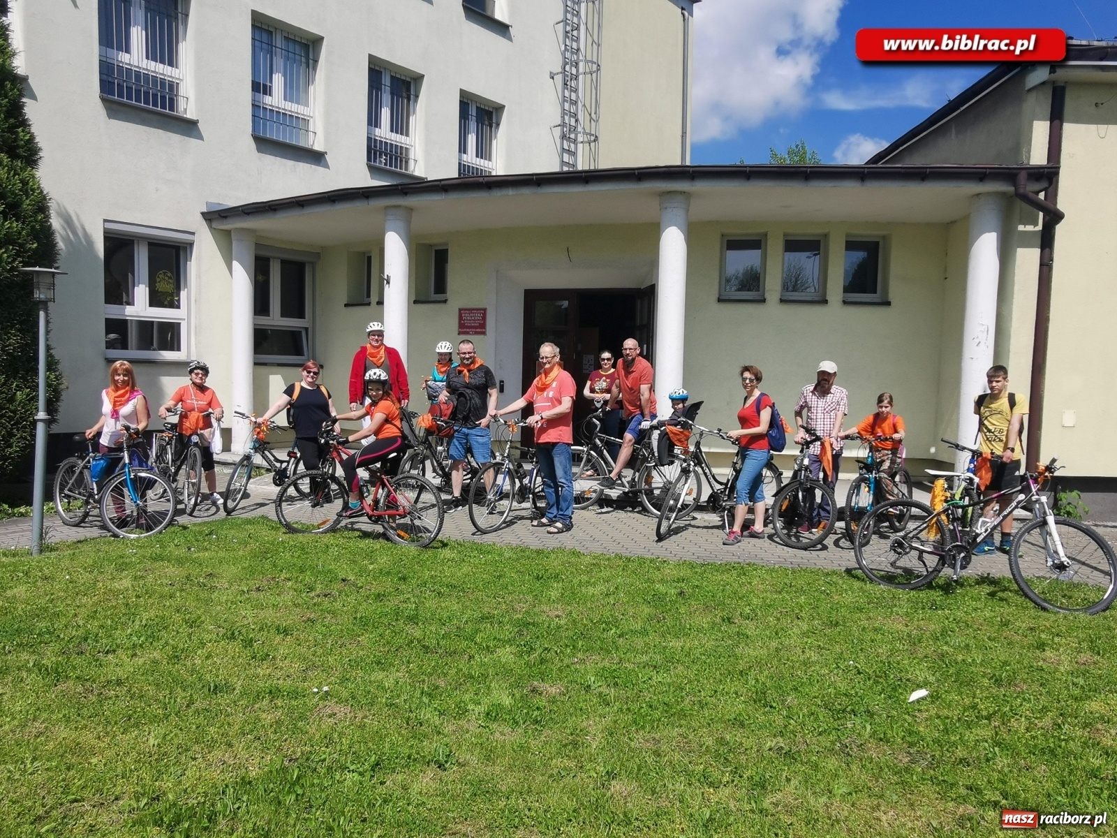 Zdjęcie w galerii na portalu naszraciborz.pl: Miłośnicy książek rozpoczęli sezon rowerowy! wiadomości z regionu