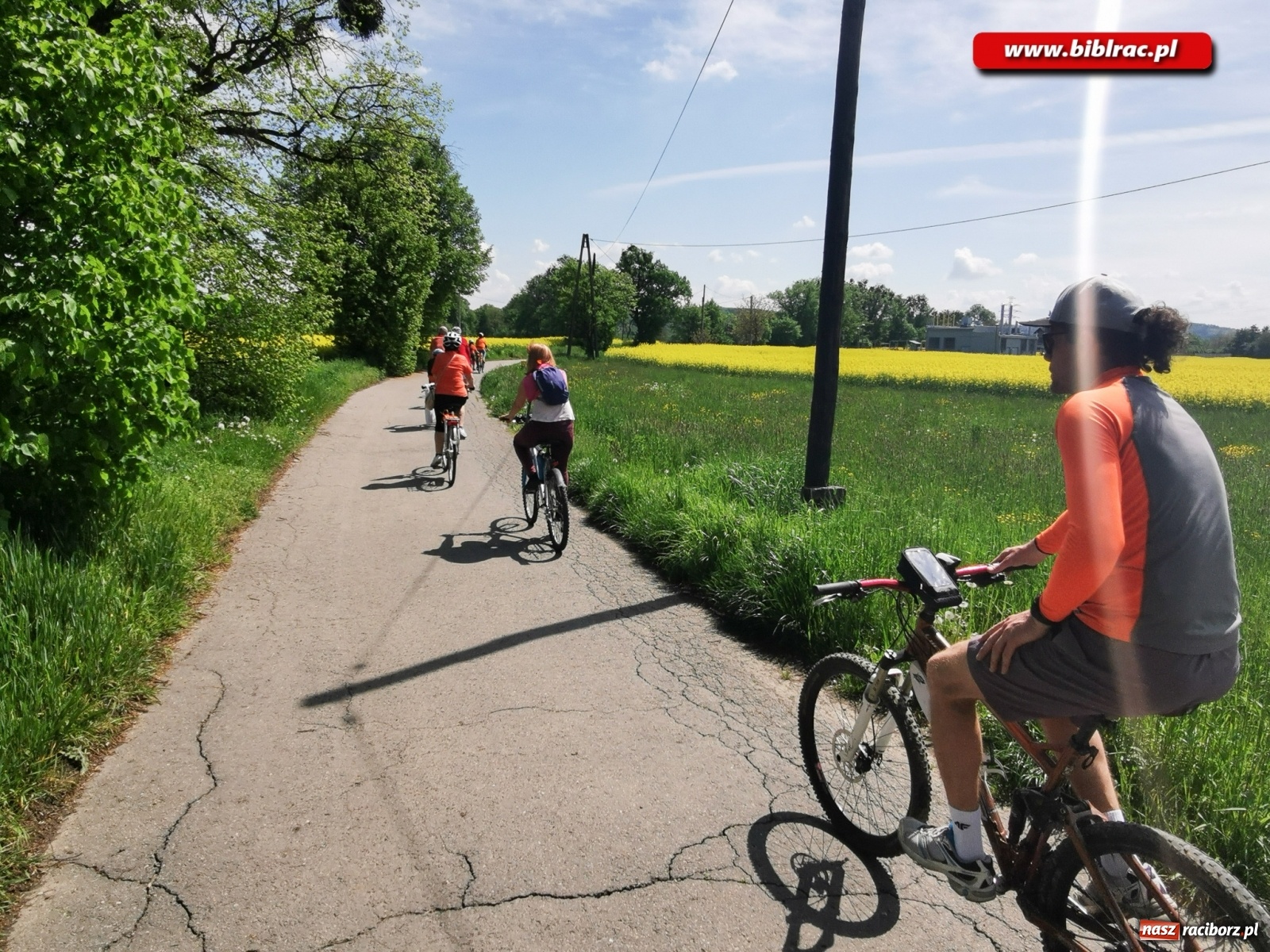Zdjęcie w galerii na portalu naszraciborz.pl: Miłośnicy książek rozpoczęli sezon rowerowy! wiadomości z regionu
