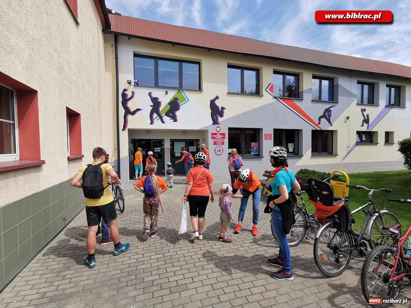 Zdjęcie w galerii na portalu naszraciborz.pl: Miłośnicy książek rozpoczęli sezon rowerowy! wiadomości z regionu