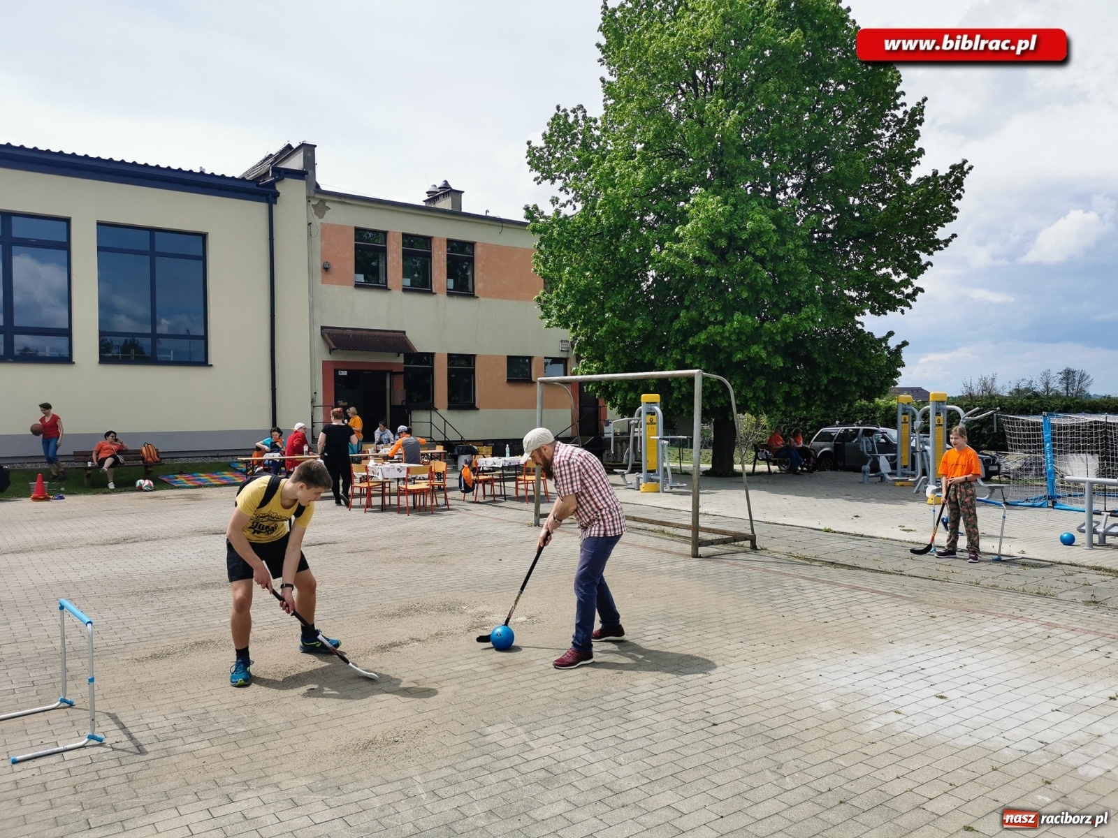 Zdjęcie w galerii na portalu naszraciborz.pl: Miłośnicy książek rozpoczęli sezon rowerowy! wiadomości z regionu
