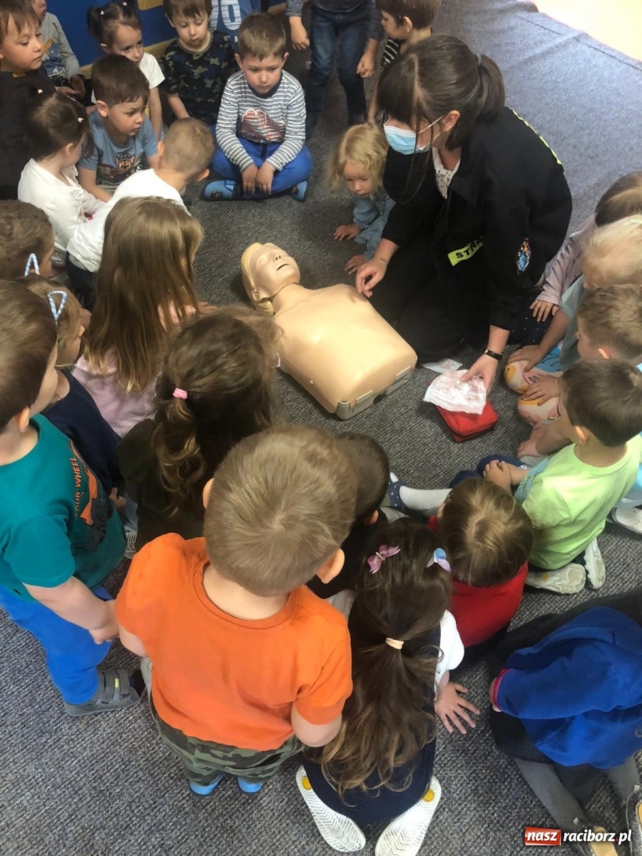 Zdjęcie w galerii na portalu naszraciborz.pl: Bohaterowie naszych czasów - projekt społeczny dedykowany najmłodszym wiadomości z regionu