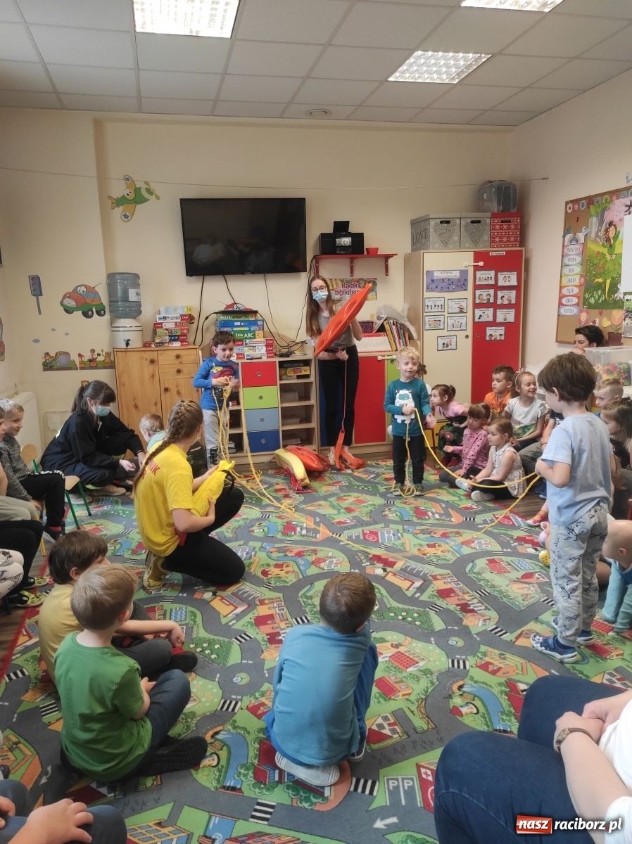 Zdjęcie w galerii na portalu naszraciborz.pl: Bohaterowie naszych czasów - projekt społeczny dedykowany najmłodszym wiadomości z regionu