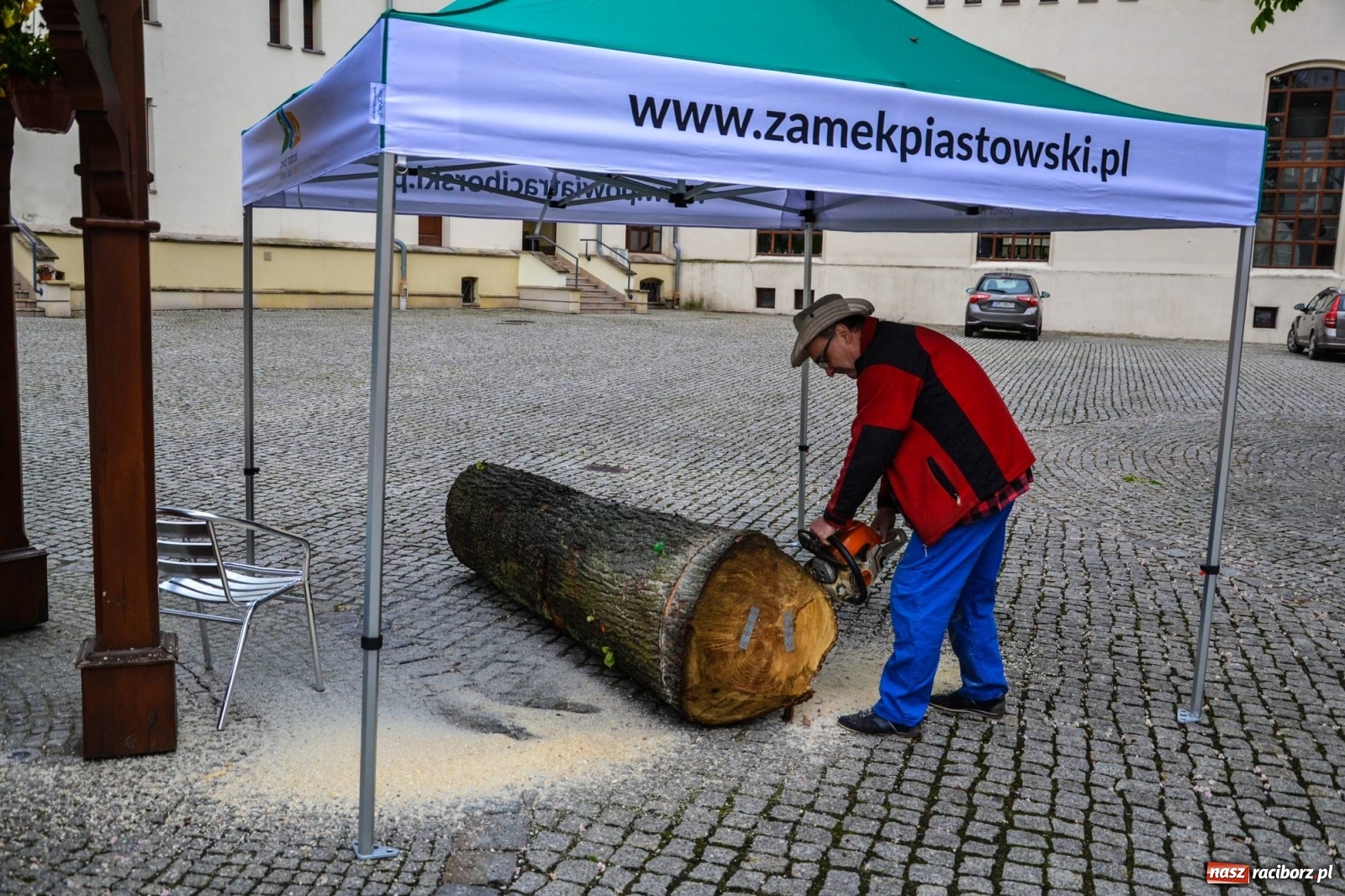 Zdjęcie w galerii na portalu naszraciborz.pl: Na zamku ruszył plener rzeźbiarski. Powstają rzeźbione postacie książąt raciborskich wiadomości z regionu