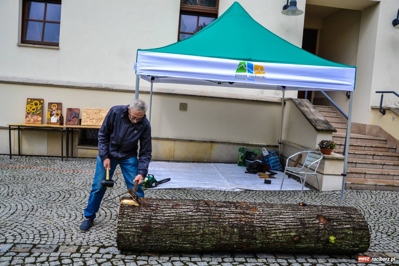 Zdjęcie w galerii na portalu naszraciborz.pl: Na zamku ruszył plener rzeźbiarski. Powstają rzeźbione postacie książąt raciborskich wiadomości z regionu