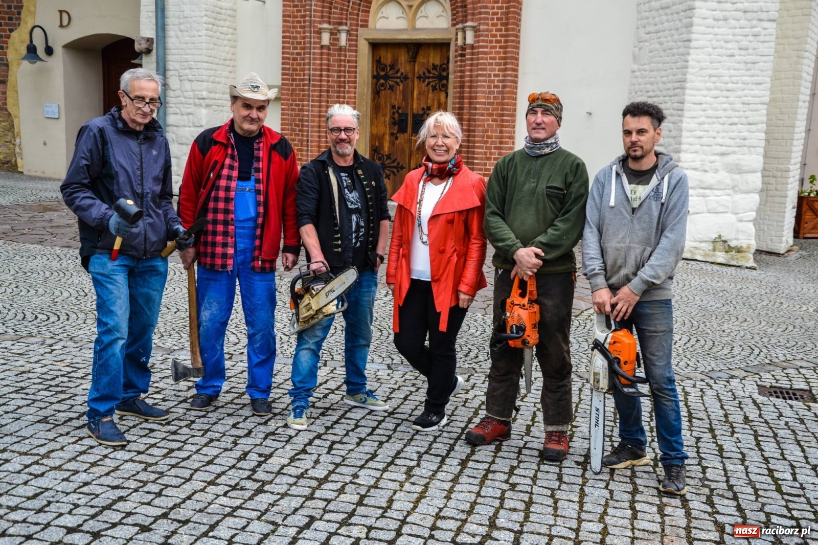 Zdjęcie w galerii na portalu naszraciborz.pl: Na zamku ruszył plener rzeźbiarski. Powstają rzeźbione postacie książąt raciborskich wiadomości z regionu