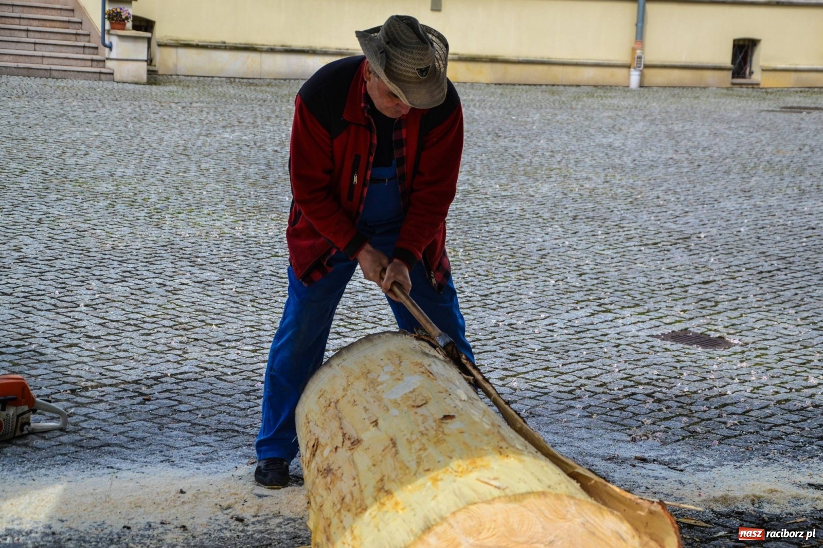 Zdjęcie w galerii na portalu naszraciborz.pl: Na zamku ruszył plener rzeźbiarski. Powstają rzeźbione postacie książąt raciborskich wiadomości z regionu