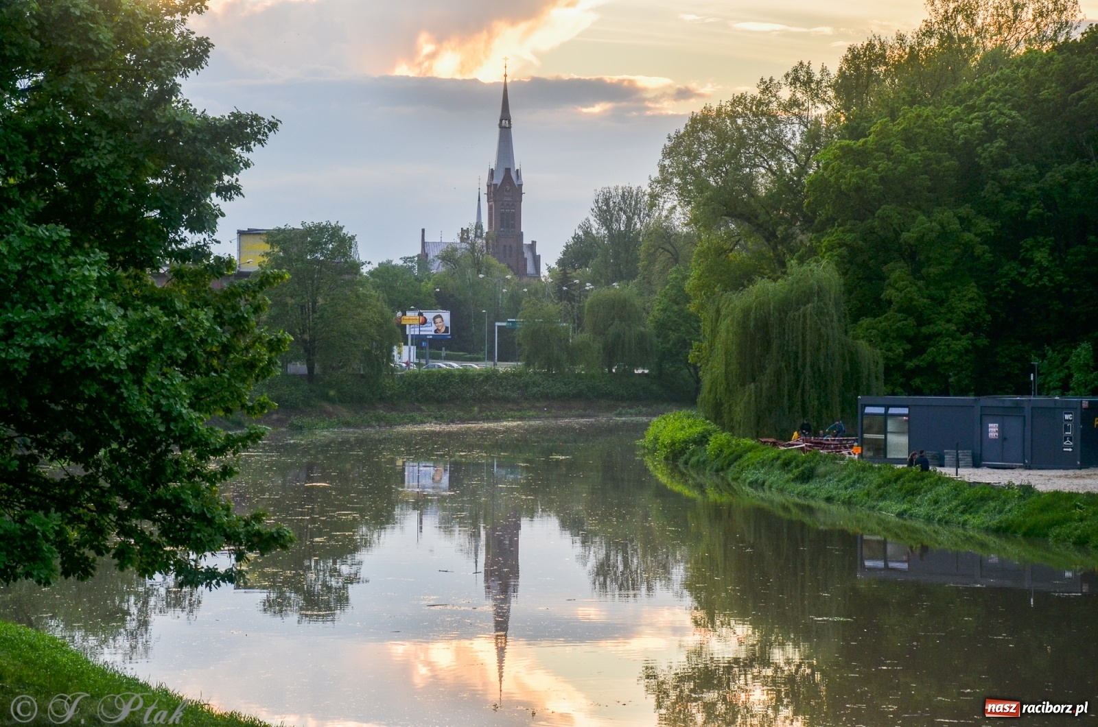 Zdjęcie w galerii na portalu naszraciborz.pl: Sytuacja hydrologiczna na górnej Odrze [FOTO] wiadomości z regionu