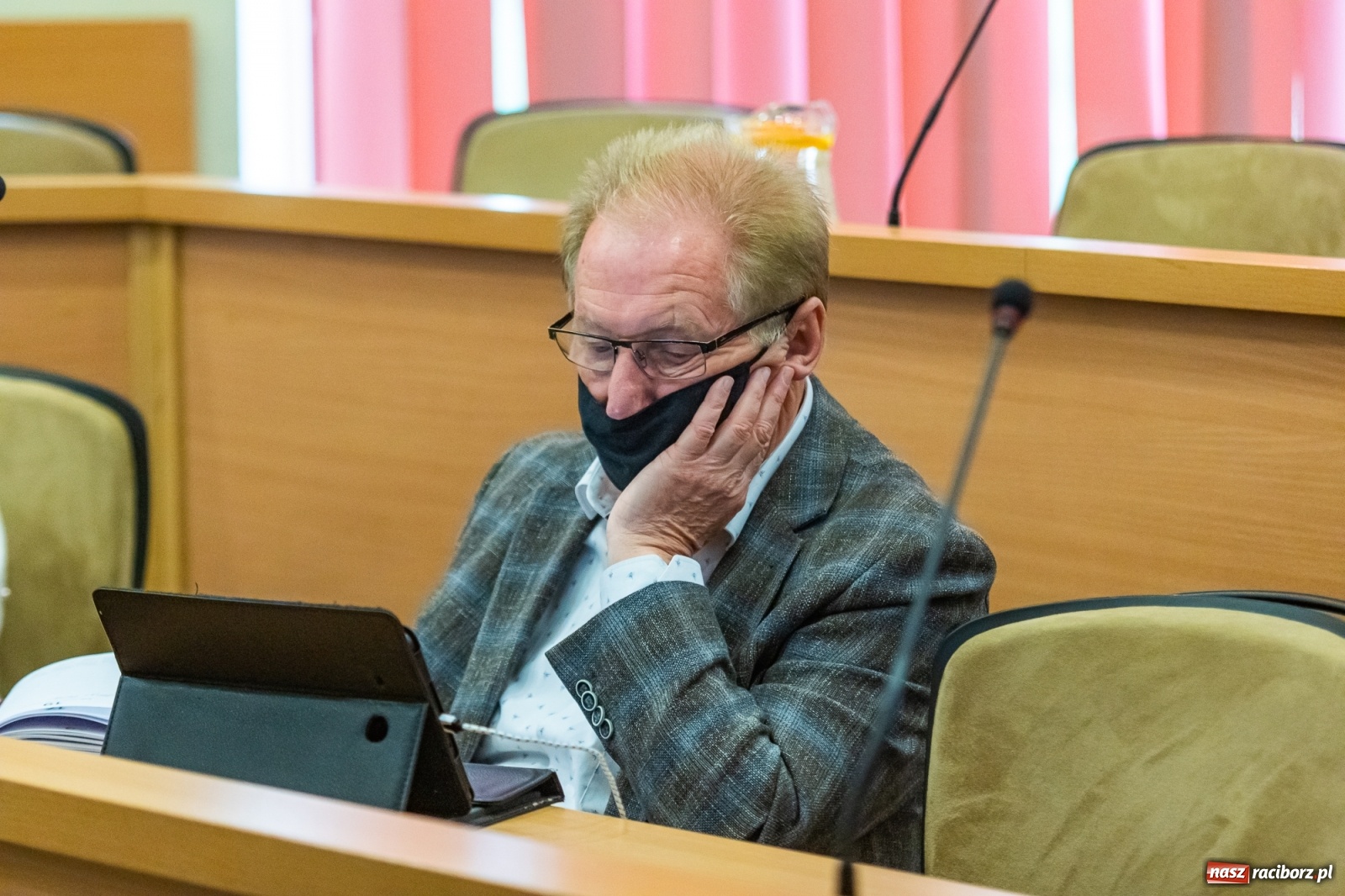 Zdjęcie w galerii na portalu naszraciborz.pl: Koronawirus ściął przychody OSiR-u. Miasto dopłaciło ponad 4 miliony. Remont H2Ostróg z poślizgiem wiadomości z regionu