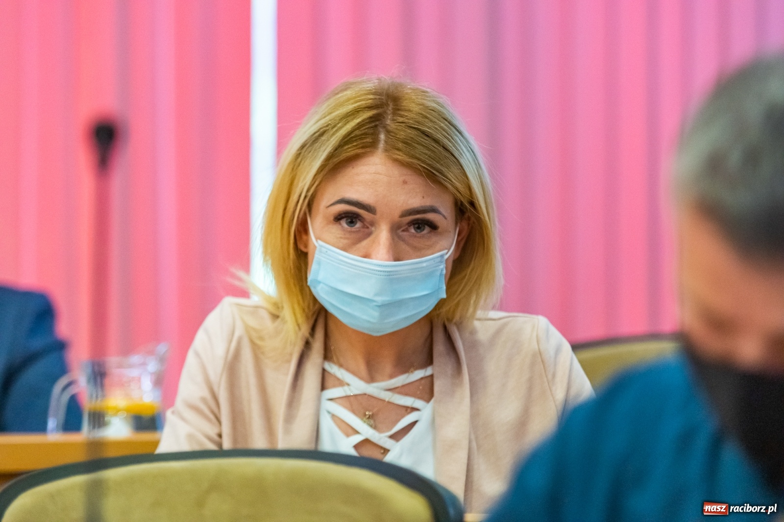 Zdjęcie w galerii na portalu naszraciborz.pl: Koronawirus ściął przychody OSiR-u. Miasto dopłaciło ponad 4 miliony. Remont H2Ostróg z poślizgiem wiadomości z regionu