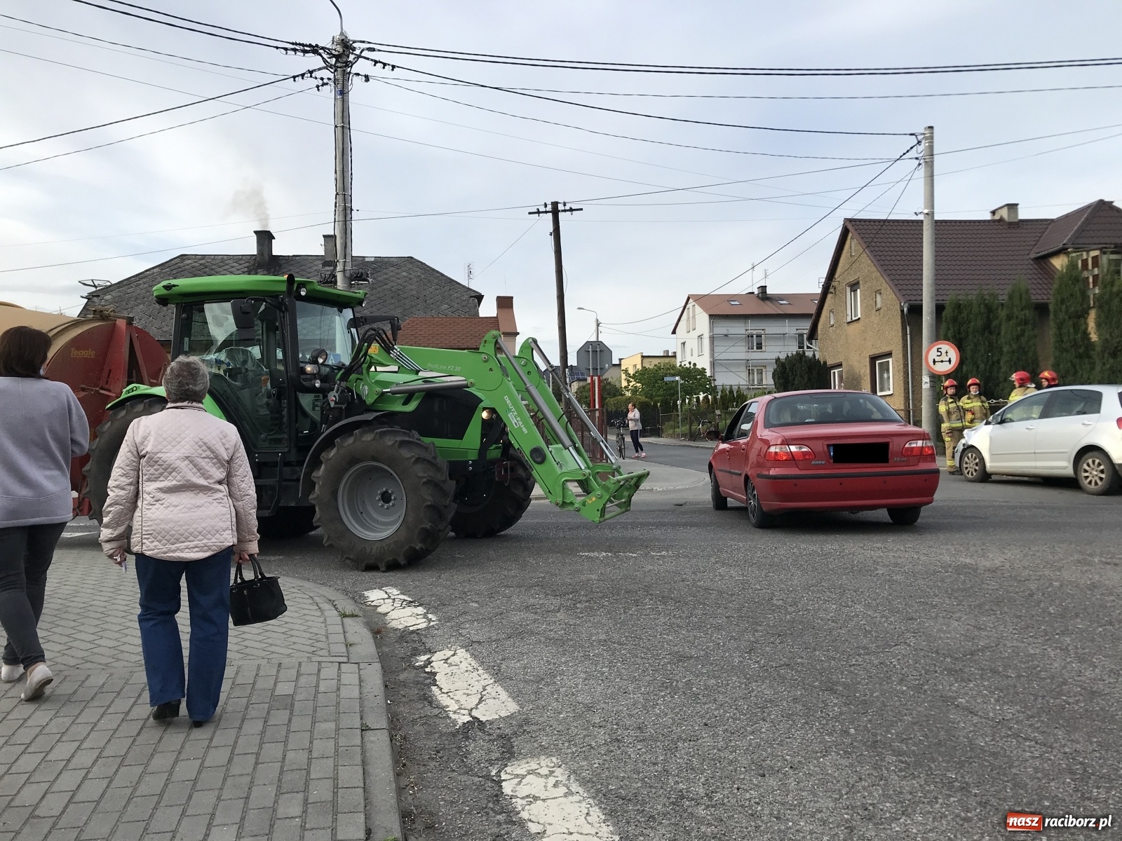 Zdjęcie w galerii na portalu naszraciborz.pl: Groźne zdarzenie drogowe w Krowiarkach [FOTO] wiadomości z regionu