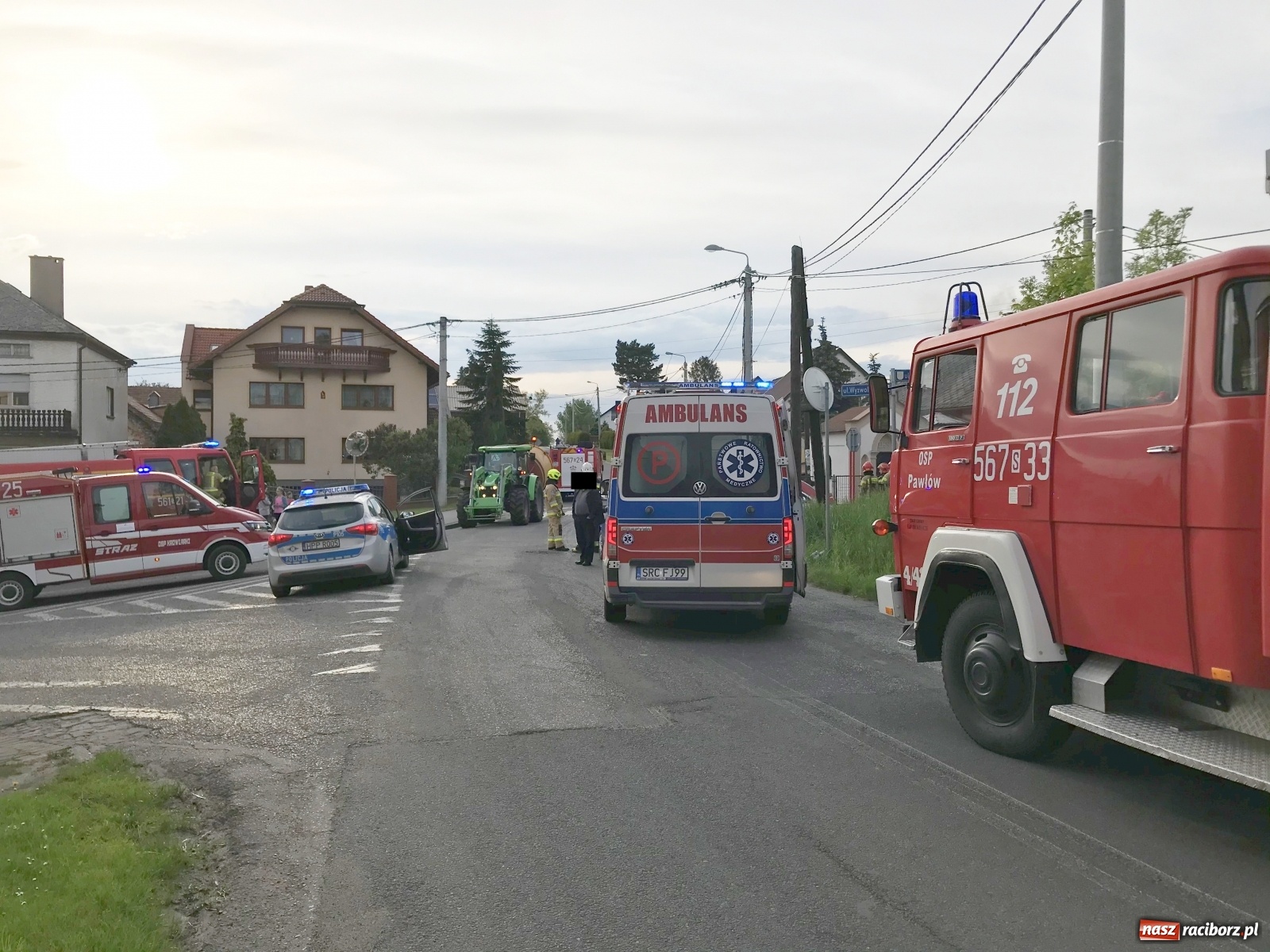 Zdjęcie w galerii na portalu naszraciborz.pl: Groźne zdarzenie drogowe w Krowiarkach [FOTO] wiadomości z regionu
