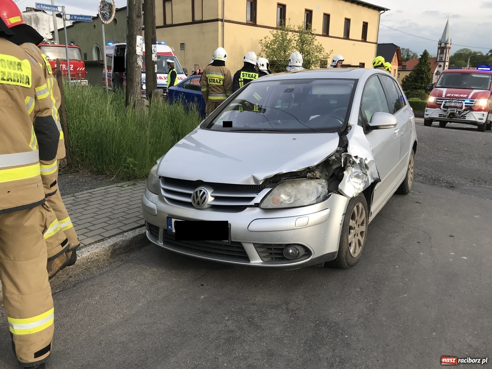 Zdjęcie w galerii na portalu naszraciborz.pl: Groźne zdarzenie drogowe w Krowiarkach [FOTO] wiadomości z regionu
