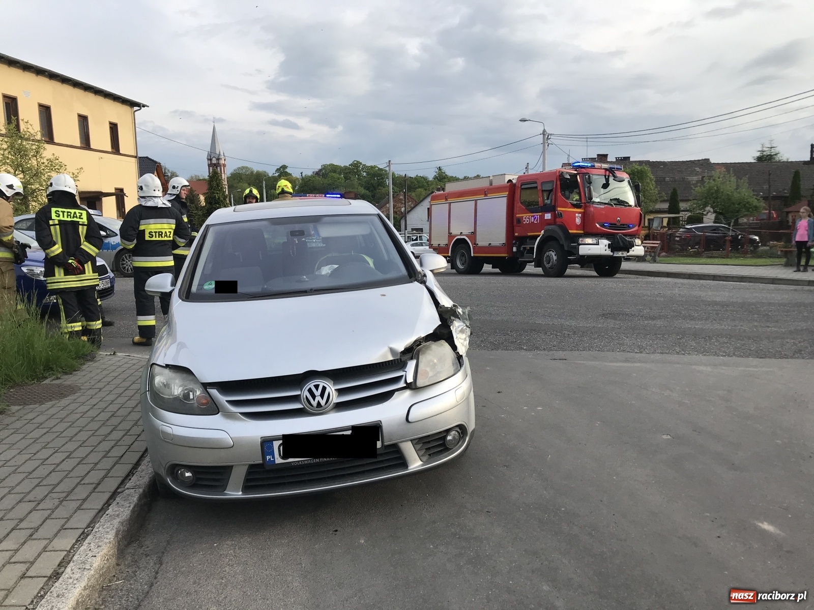 Zdjęcie w galerii na portalu naszraciborz.pl: Groźne zdarzenie drogowe w Krowiarkach [FOTO] wiadomości z regionu