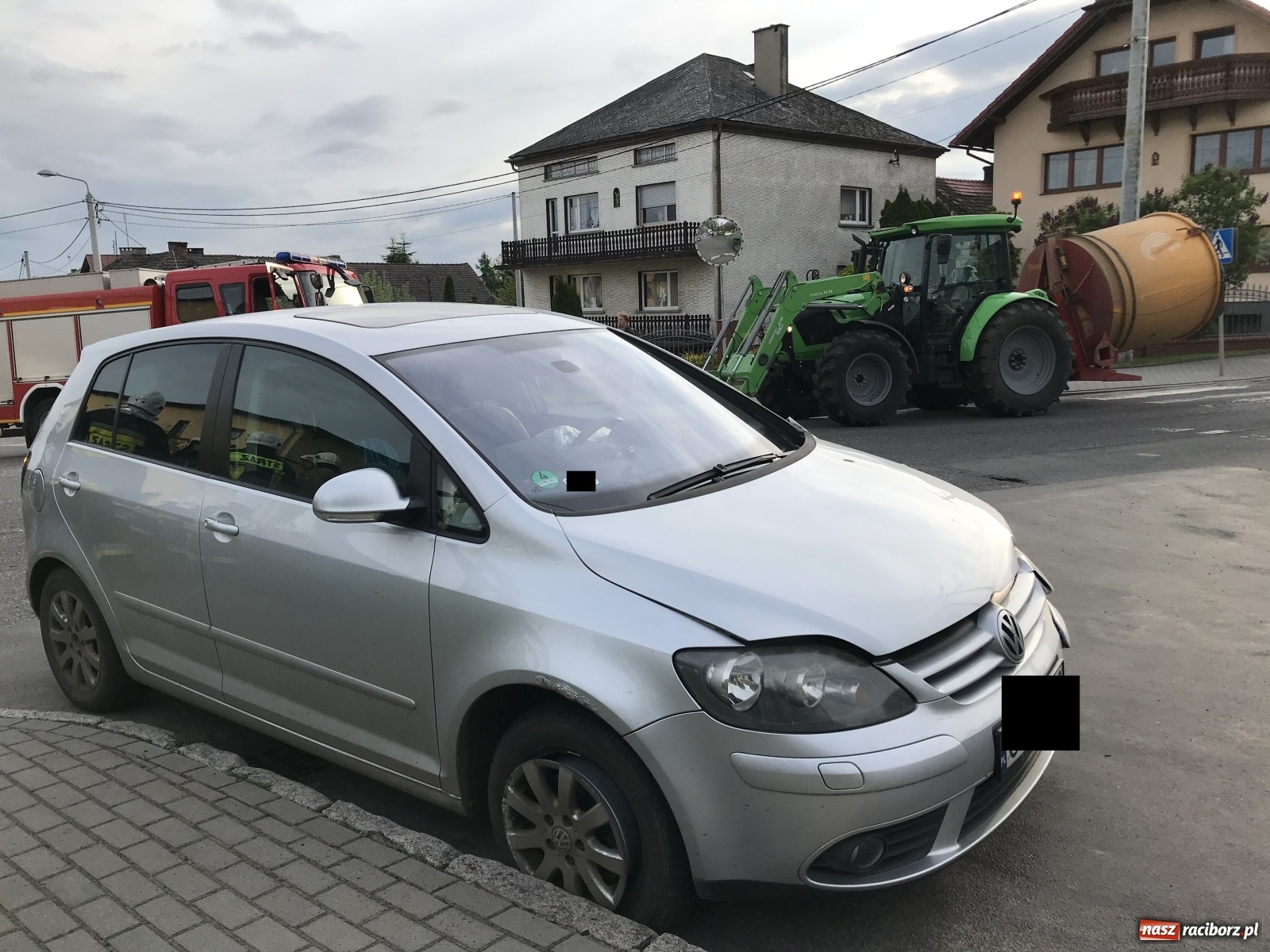 Zdjęcie w galerii na portalu naszraciborz.pl: Groźne zdarzenie drogowe w Krowiarkach [FOTO] wiadomości z regionu