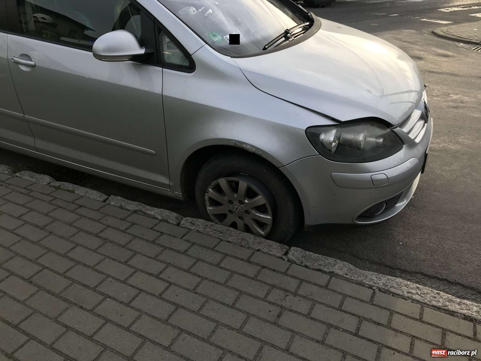 Zdjęcie w galerii na portalu naszraciborz.pl: Groźne zdarzenie drogowe w Krowiarkach [FOTO] wiadomości z regionu