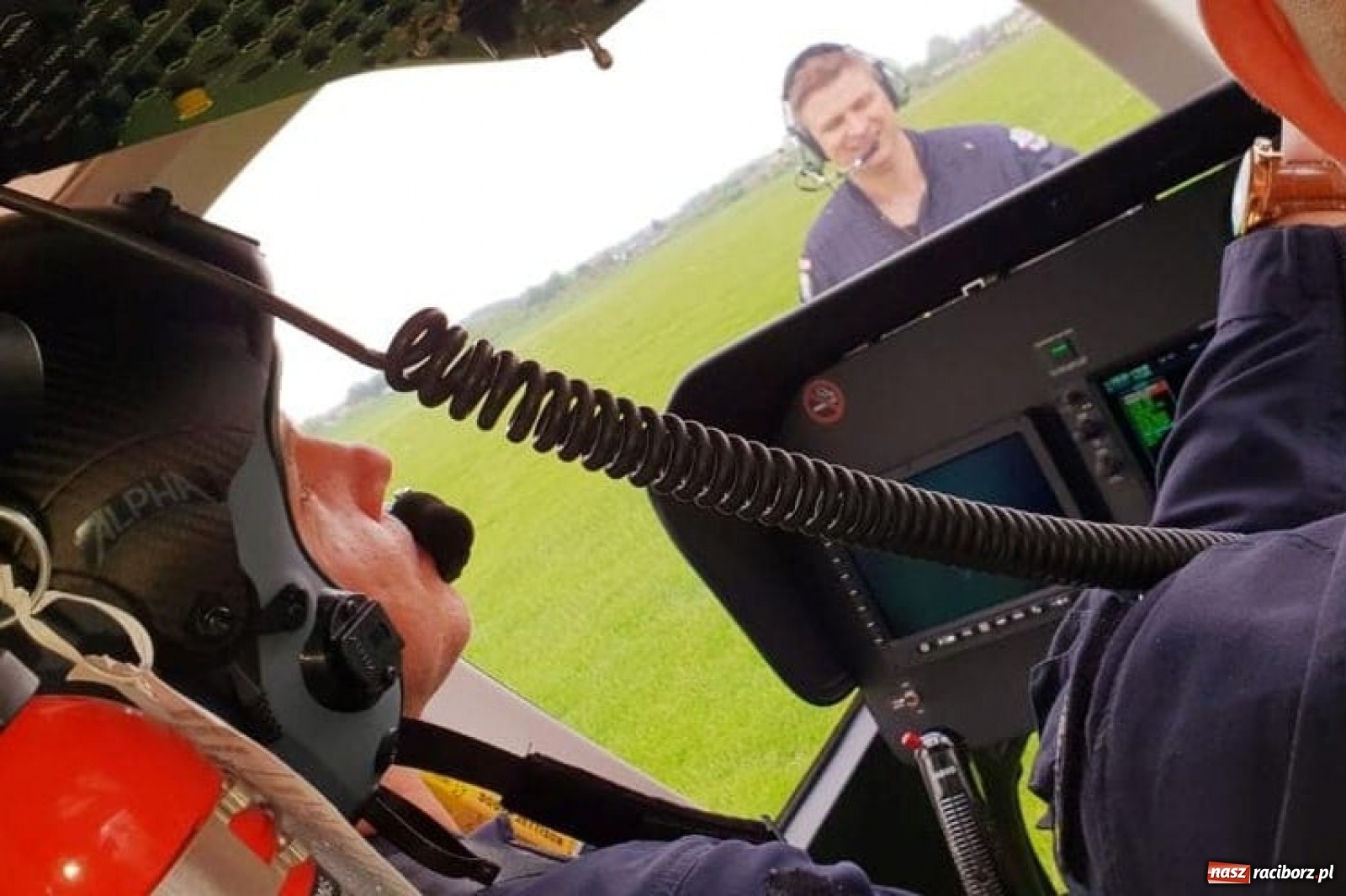 Zdjęcie w galerii na portalu naszraciborz.pl: Policyjny śmigłowiec nad powiatem raciborskim [FOTO i WIDEO] wiadomości z regionu