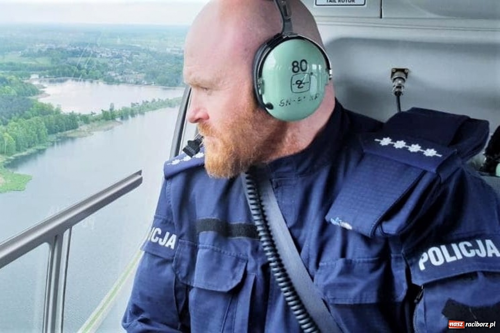 Zdjęcie w galerii na portalu naszraciborz.pl: Policyjny śmigłowiec nad powiatem raciborskim [FOTO i WIDEO] wiadomości z regionu