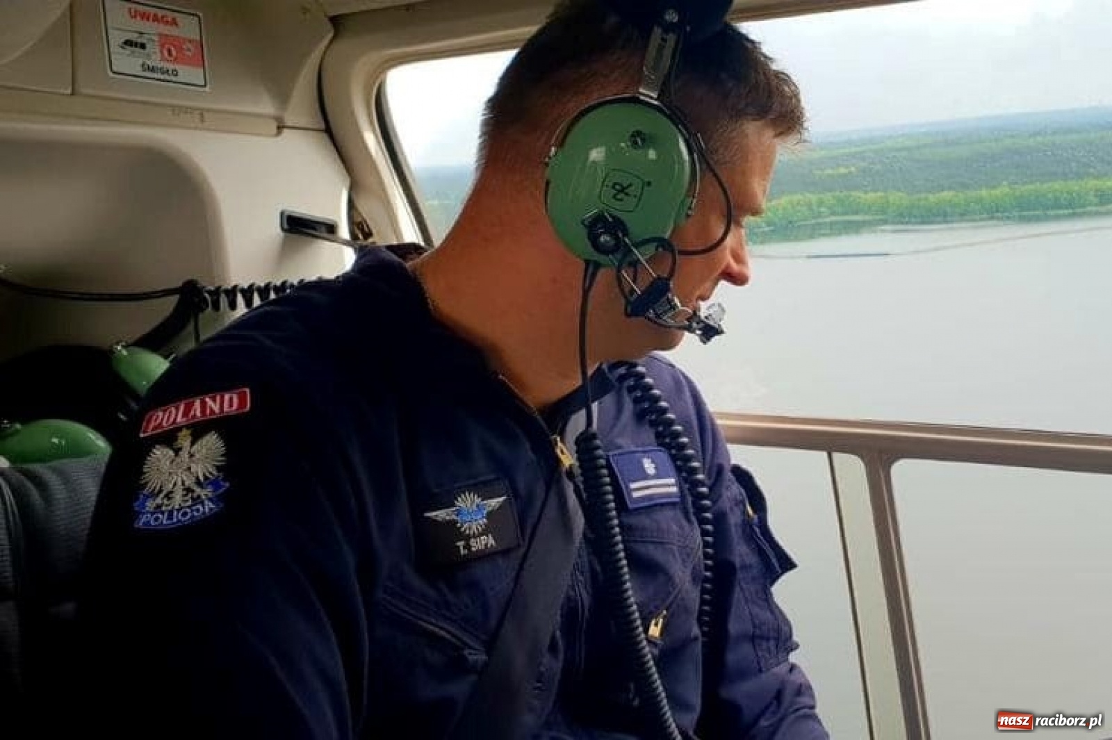 Zdjęcie w galerii na portalu naszraciborz.pl: Policyjny śmigłowiec nad powiatem raciborskim [FOTO i WIDEO] wiadomości z regionu