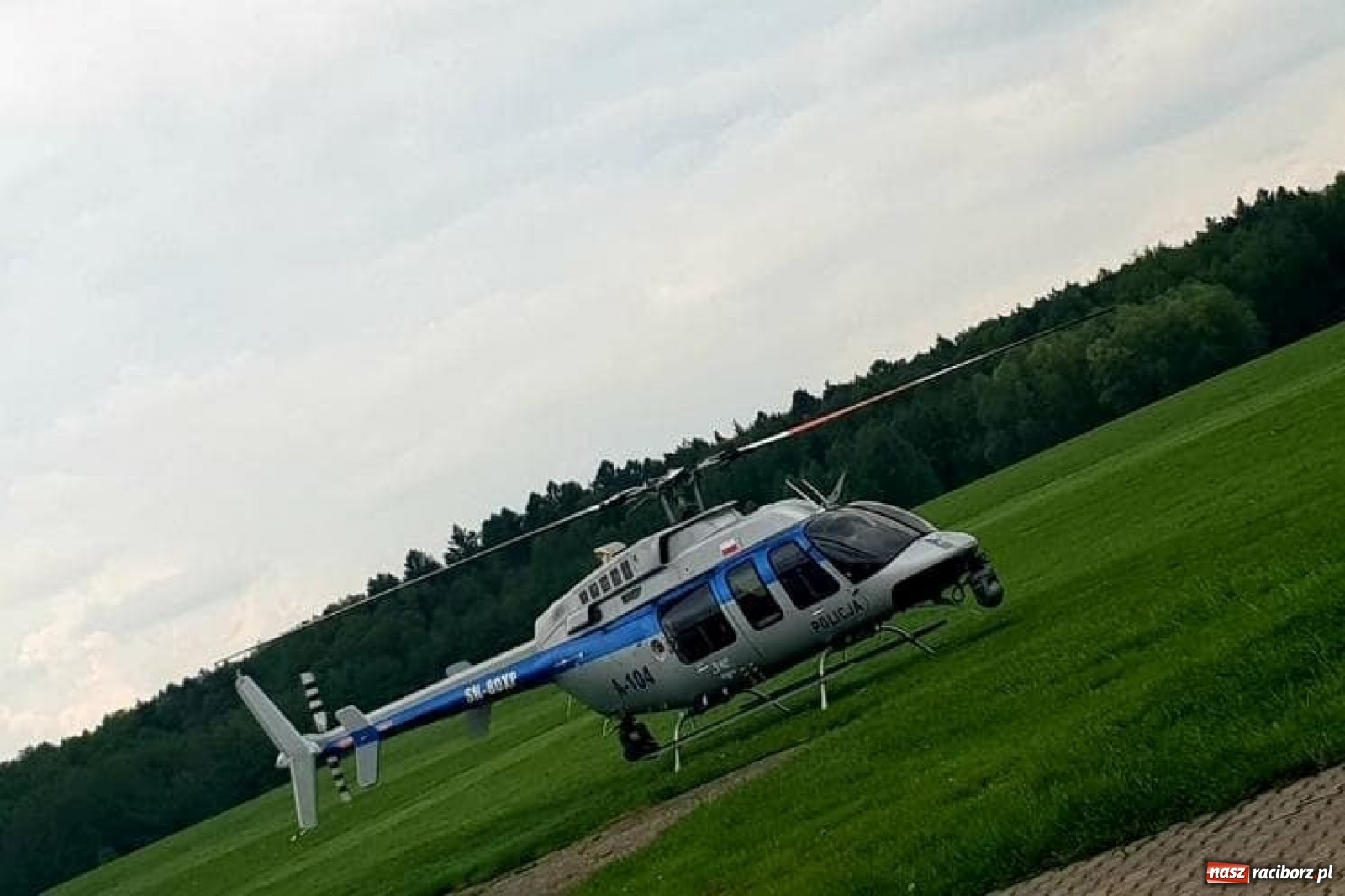 Zdjęcie w galerii na portalu naszraciborz.pl: Policyjny śmigłowiec nad powiatem raciborskim [FOTO i WIDEO] wiadomości z regionu