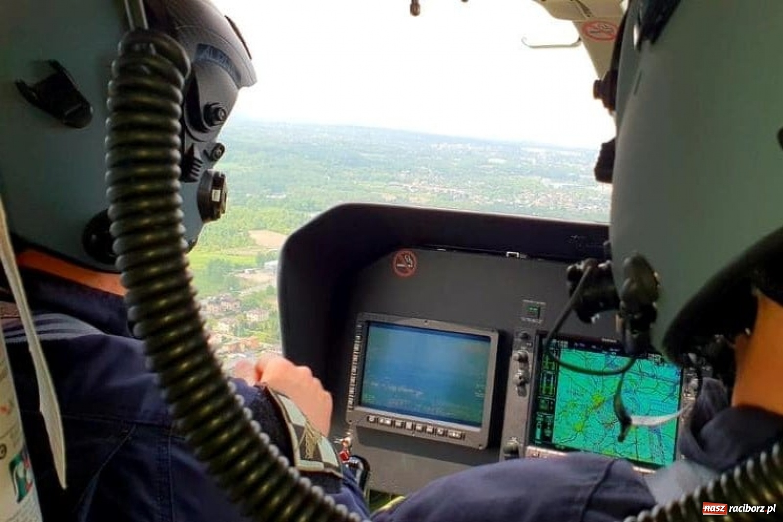 Zdjęcie w galerii na portalu naszraciborz.pl: Policyjny śmigłowiec nad powiatem raciborskim [FOTO i WIDEO] wiadomości z regionu