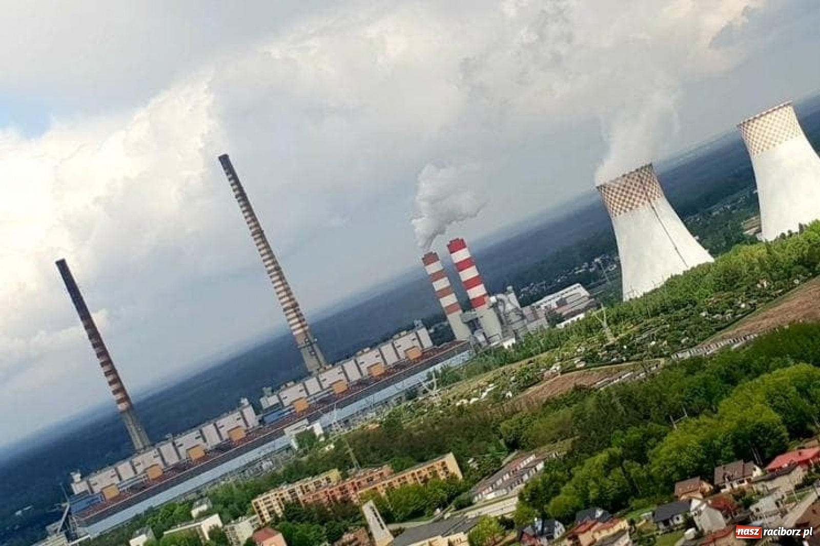 Zdjęcie w galerii na portalu naszraciborz.pl: Policyjny śmigłowiec nad powiatem raciborskim [FOTO i WIDEO] wiadomości z regionu