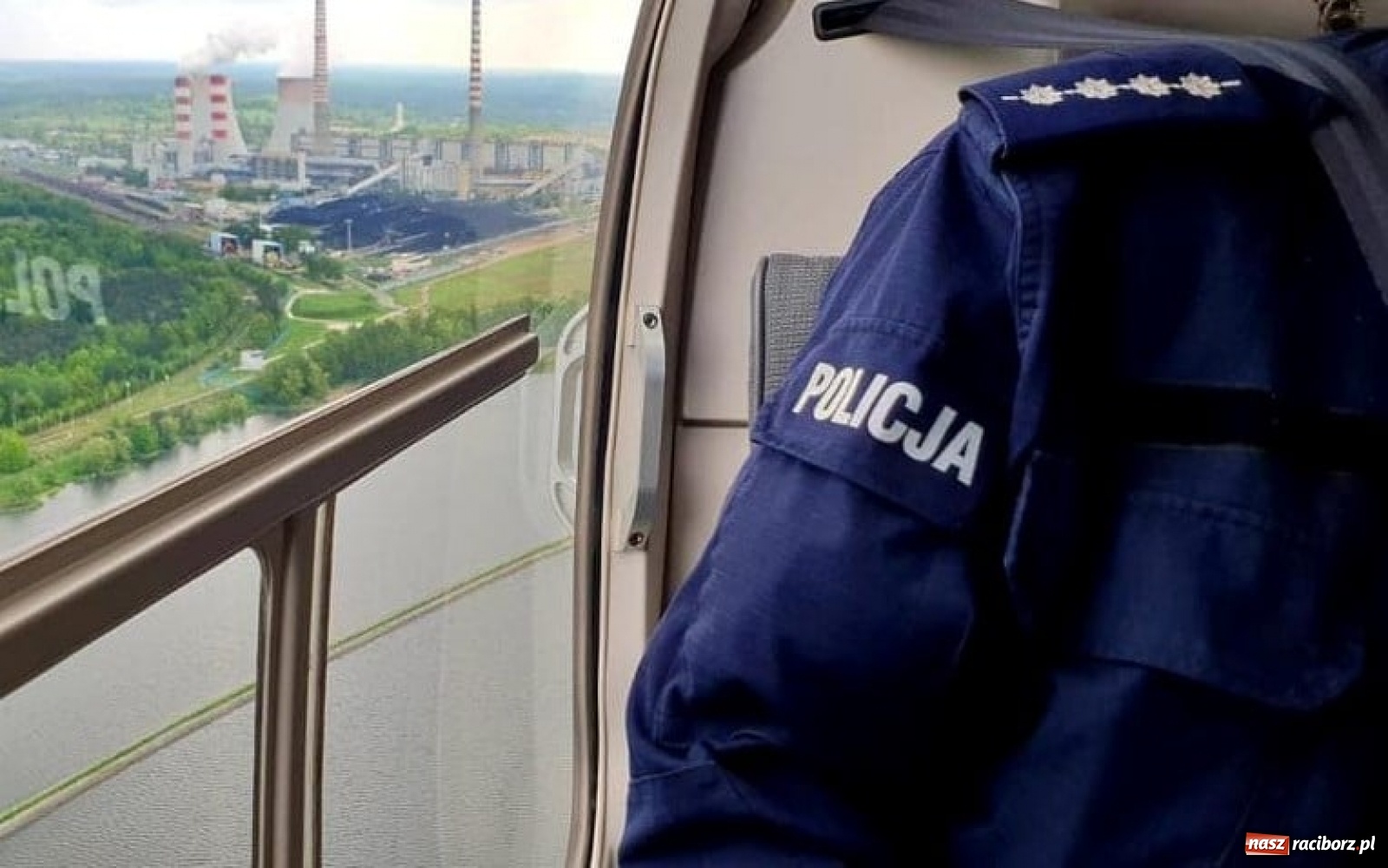 Zdjęcie w galerii na portalu naszraciborz.pl: Policyjny śmigłowiec nad powiatem raciborskim [FOTO i WIDEO] wiadomości z regionu