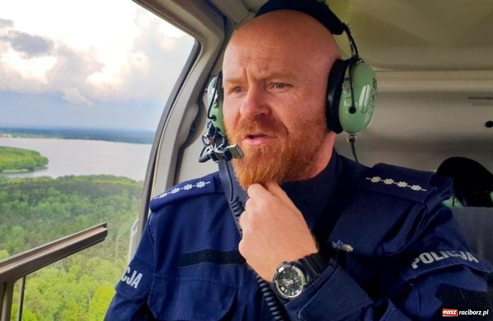 Zdjęcie w galerii na portalu naszraciborz.pl: Policyjny śmigłowiec nad powiatem raciborskim [FOTO i WIDEO] wiadomości z regionu