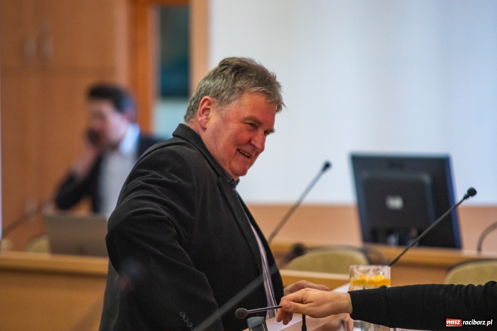 Zdjęcie w galerii na portalu naszraciborz.pl: Alkoholowy piknik na Zamkowej. Interweniowała straż miejska. Użyto przymusu wiadomości z regionu