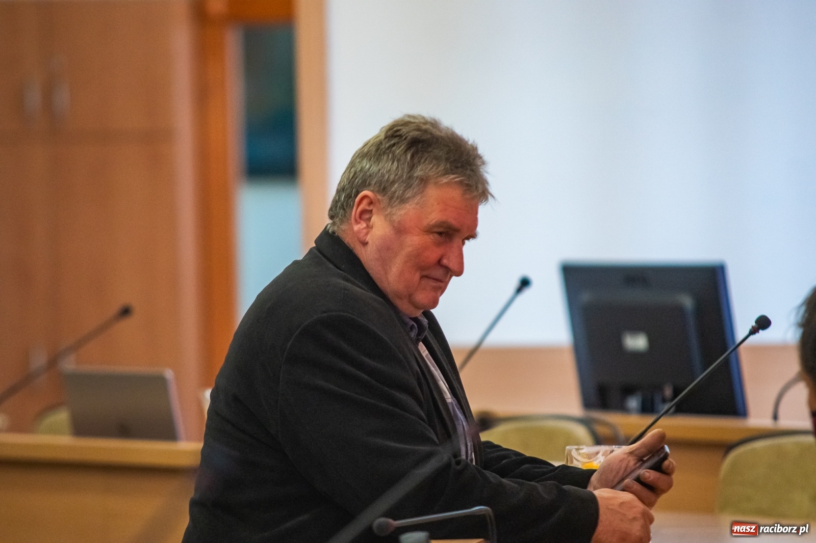 Zdjęcie w galerii na portalu naszraciborz.pl: Alkoholowy piknik na Zamkowej. Interweniowała straż miejska. Użyto przymusu wiadomości z regionu